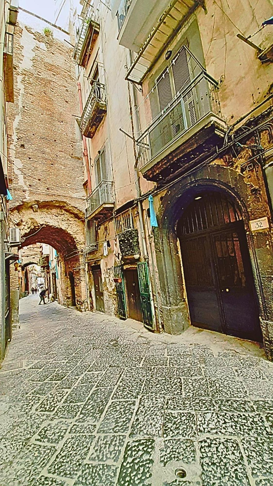 La Stanza Di Daria - Un Nido Silenzioso Nel Cuore Del Centro Storico Neapel Exteriör bild